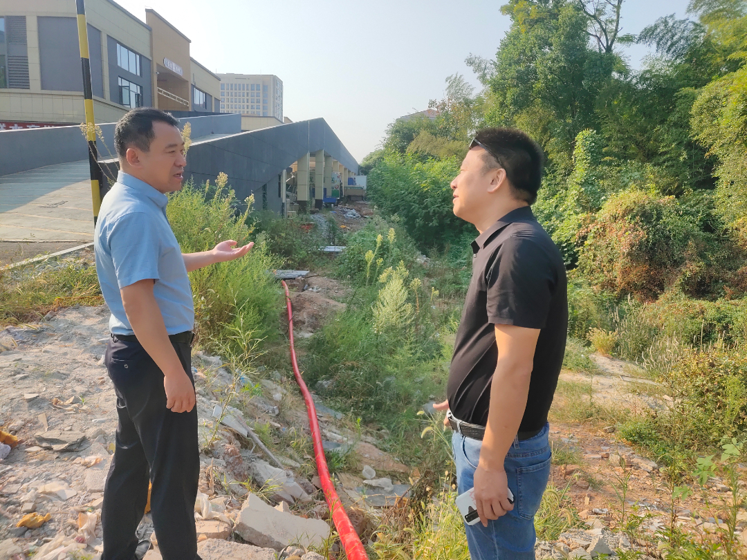 汉昌街道：  12小时连续奋战应对“烤”验