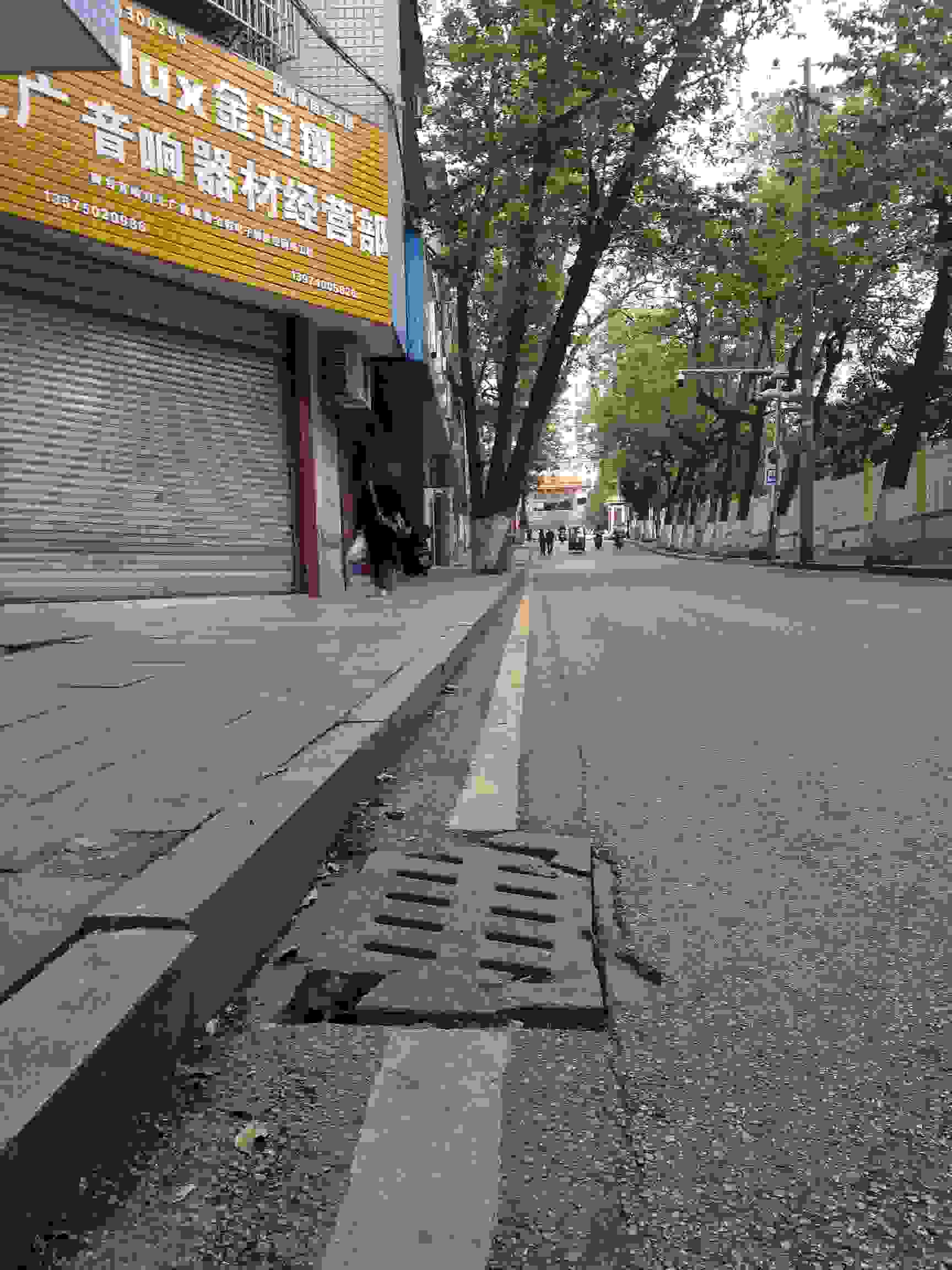 窨井盖损坏