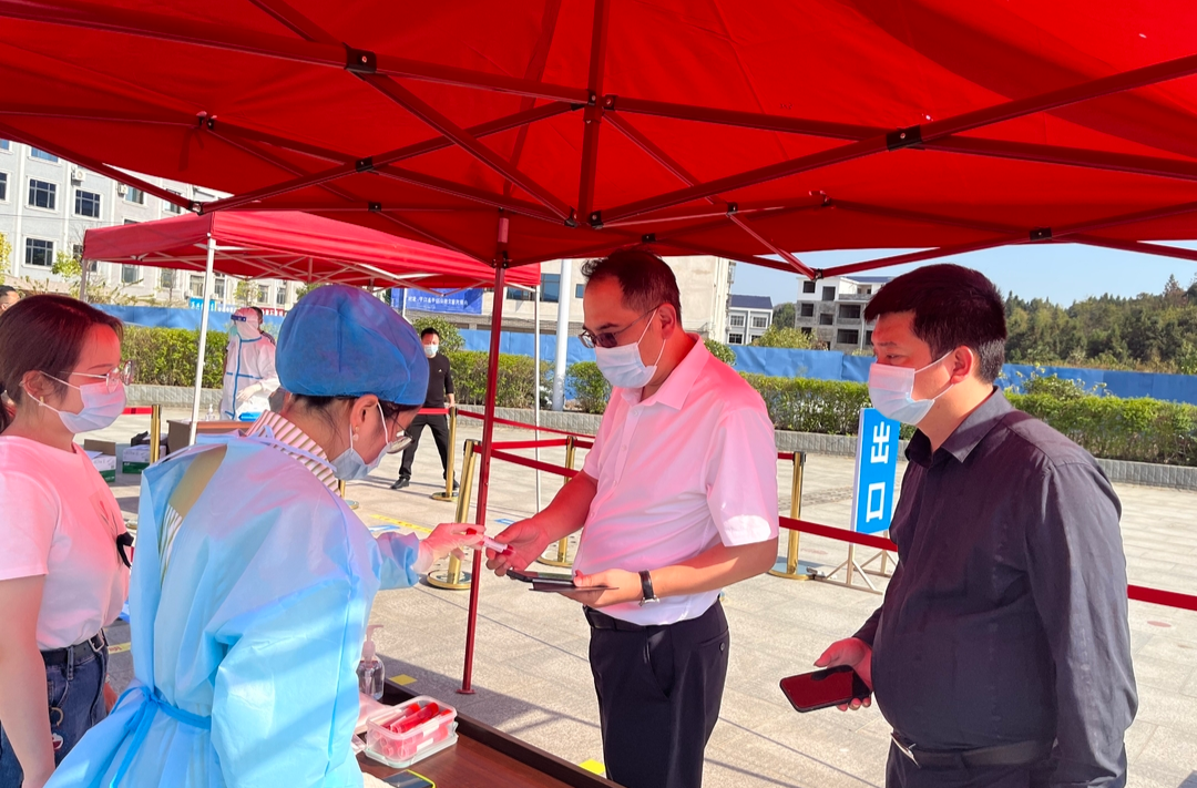 以练为战，以练筑防，余坪镇开展全员核酸检测应急演练