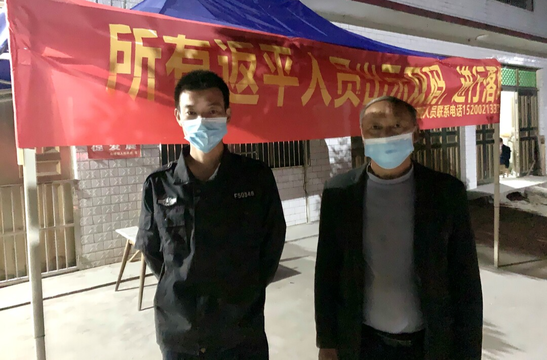 【四亮创建】党员示范亮身份 为民服务当先锋