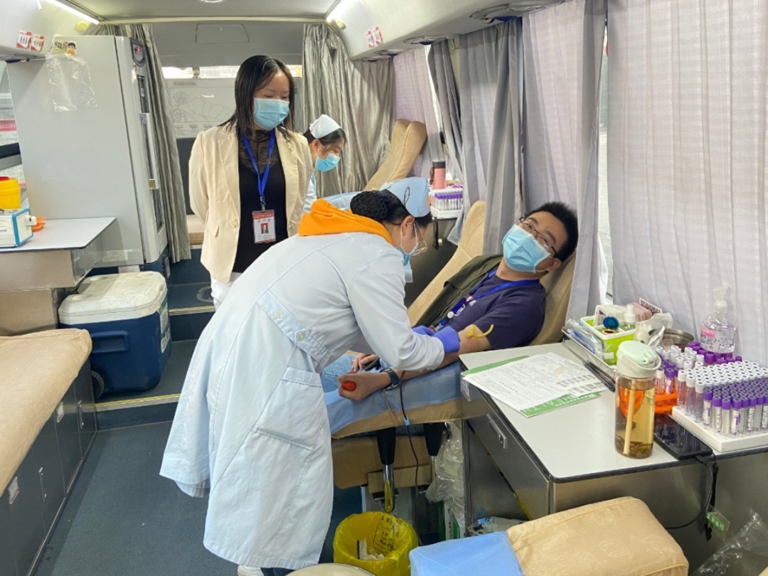 岑川镇：干部群众齐挽袖 无偿献血暖初冬