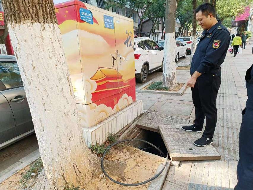 移动信号箱井盖问题