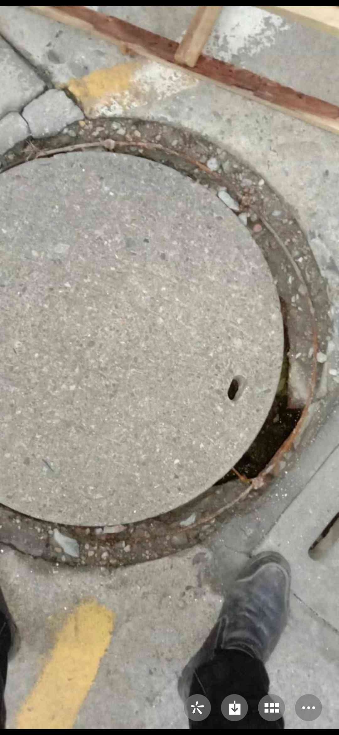 下水道井盖破损