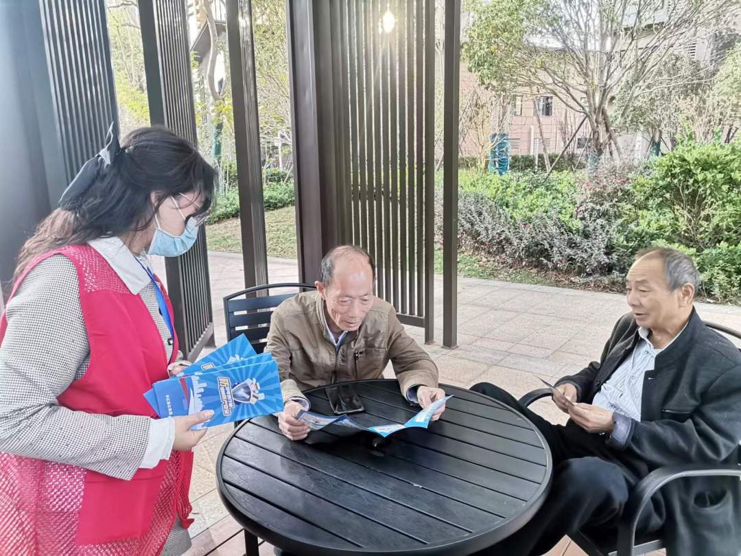 天岳街道：“周五创建日”为文明城市创建持续增温添彩
