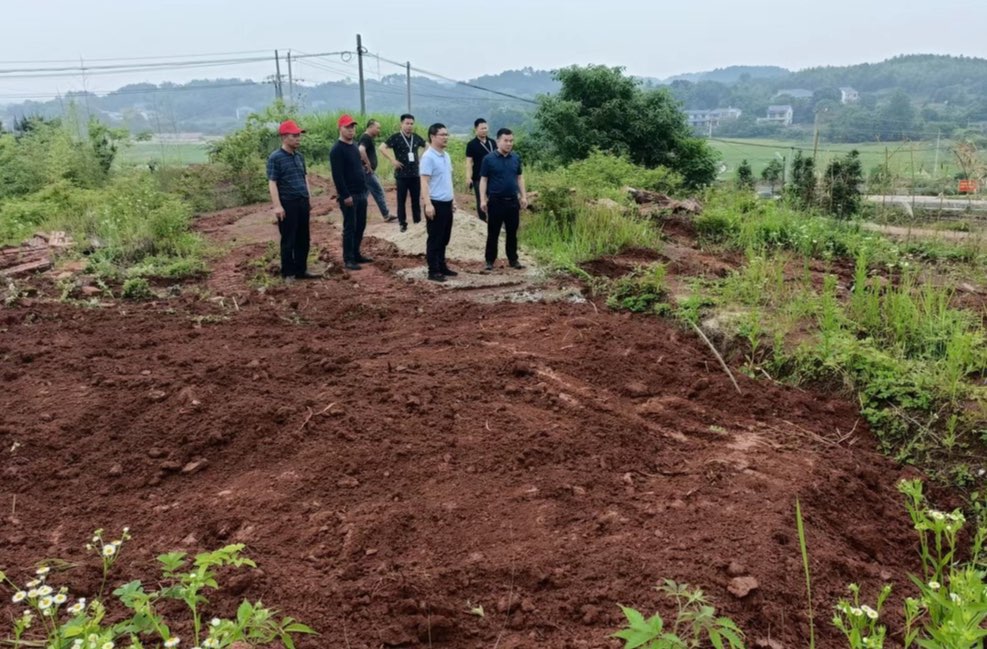 安定镇：依法拆除“活人墓”   倡绿色殡葬新风