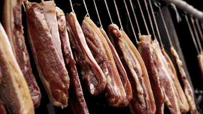 腊肉熏烤需谨慎，莫让年味变烟味