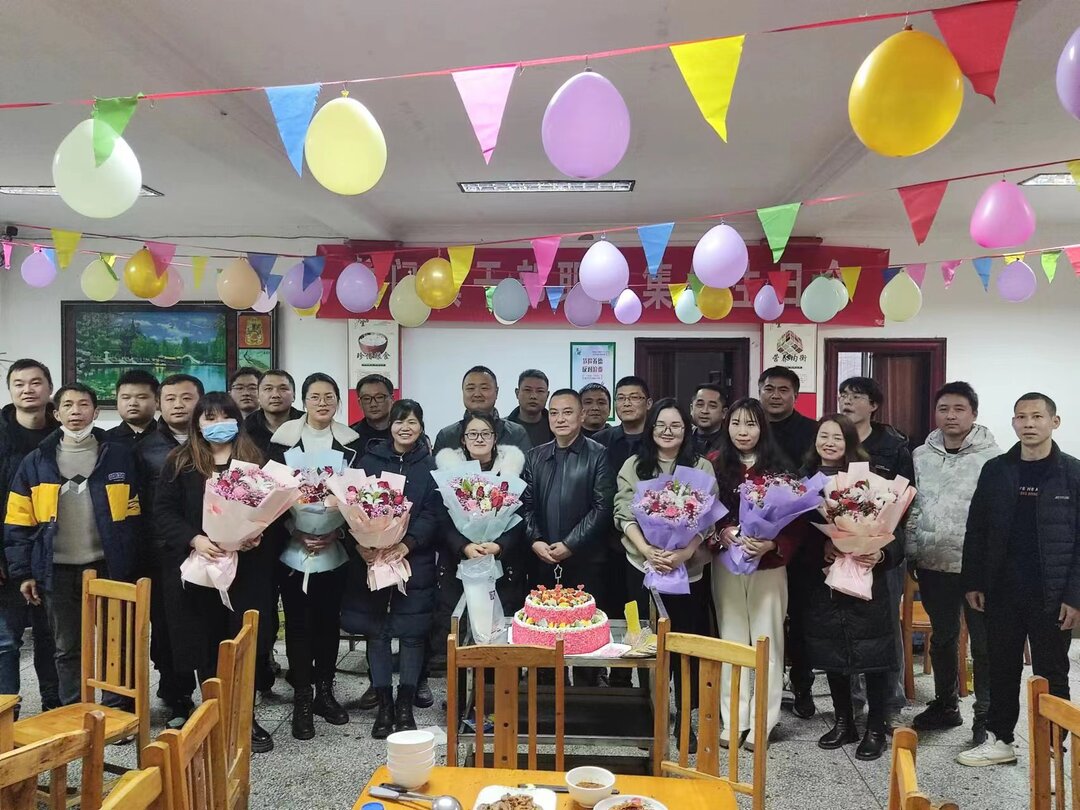 共同成长，喜庆新年——龙门镇开展第四季度集体生日会暨“包饺子，过祥年”活动