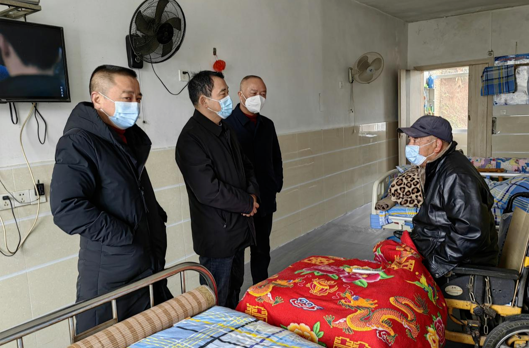 汉昌街道深入开展“情系老党员，心系困难群众”走访慰问活动