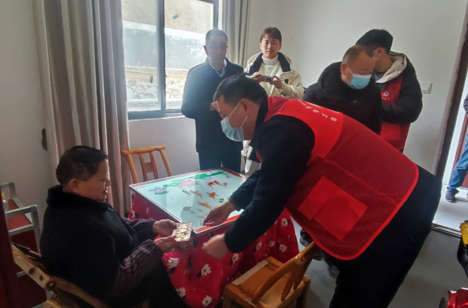 关爱夕阳红，慰问暖人心——梅仙镇开展敬老院慰问活动