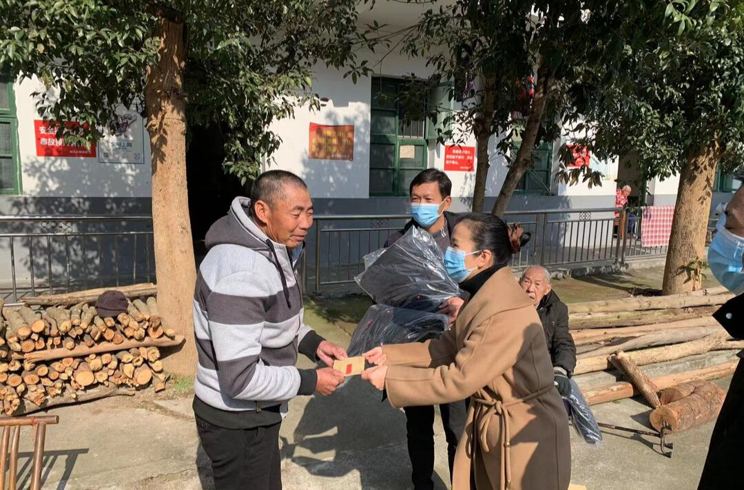 年末岁尾送温暖 春节慰问暖人心 | 板江乡开展春节送温暖慰问活动