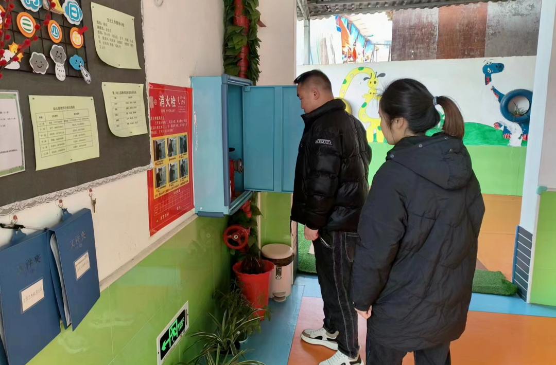 筑牢校园安全防线 —长寿镇开展校园消防安全、食品安全检查