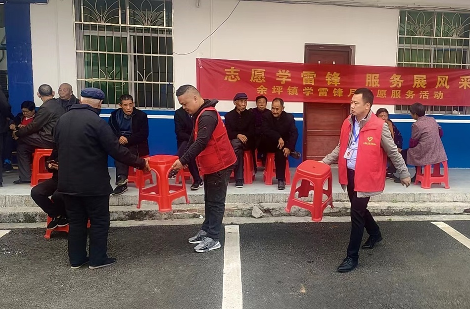 【余坪镇创文行动】系列二：践行雷锋精神，弘扬时代新风