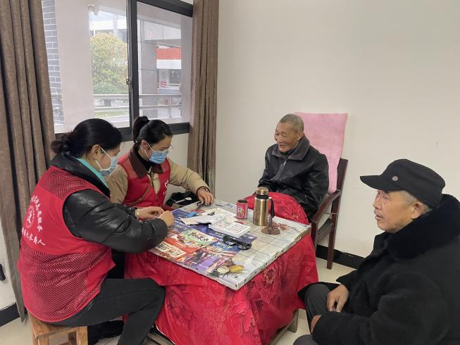 志愿敬老行，关爱传真情-长寿镇入党积极分子开展志愿服务活动
