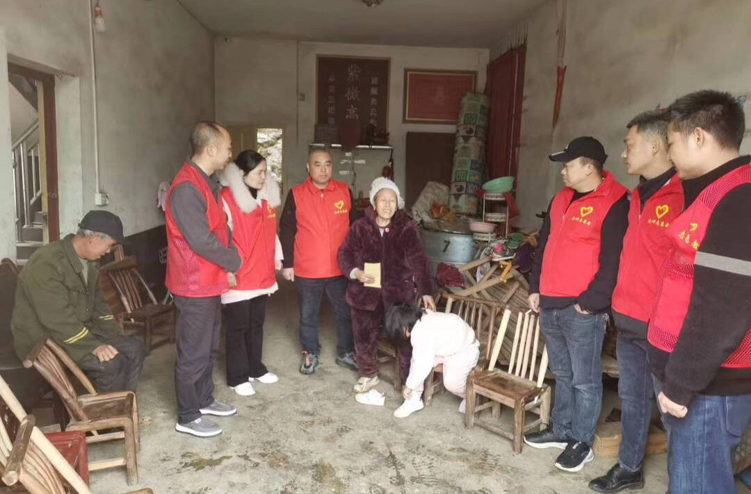 【余坪镇创文行动】系列五：学雷锋，送温暖，余坪商会走访慰问特困家庭