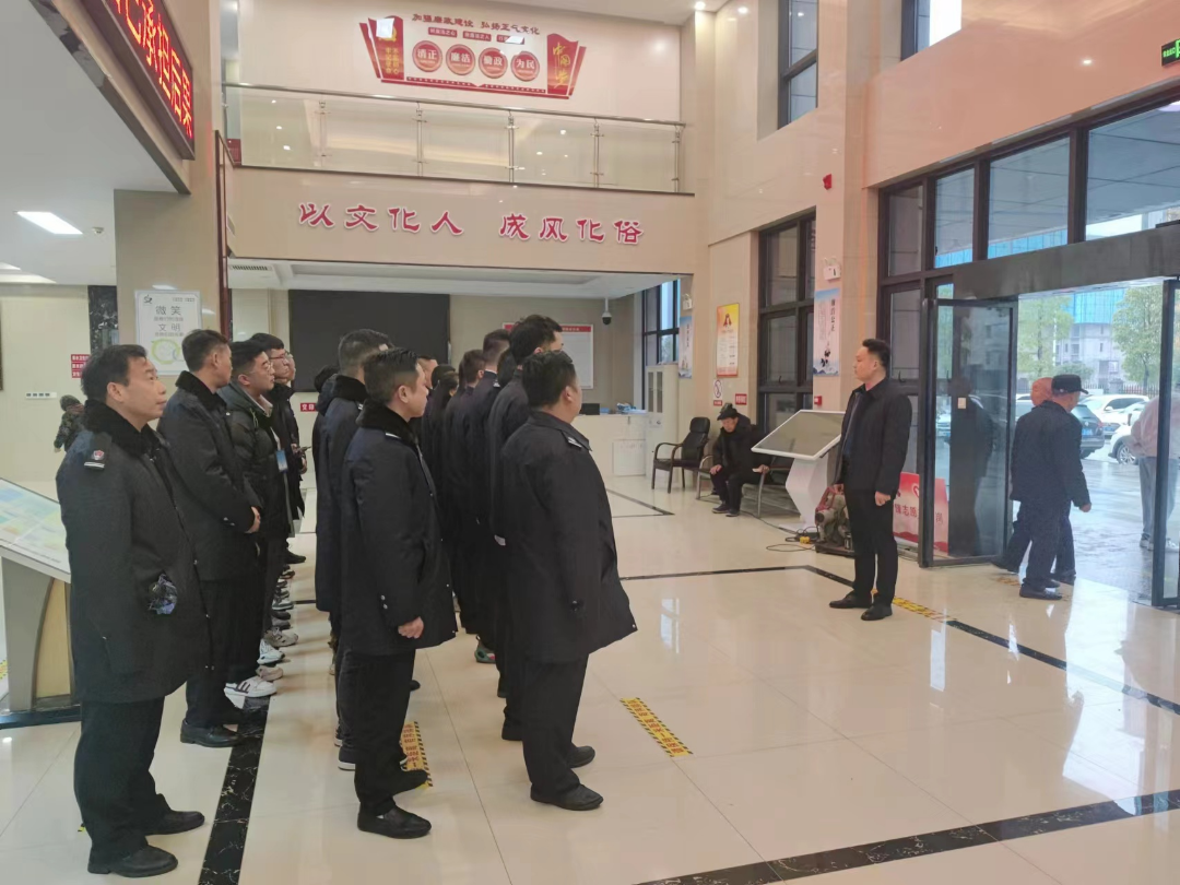 天岳街道：重拳出击拆除违建 推动文明城市创建