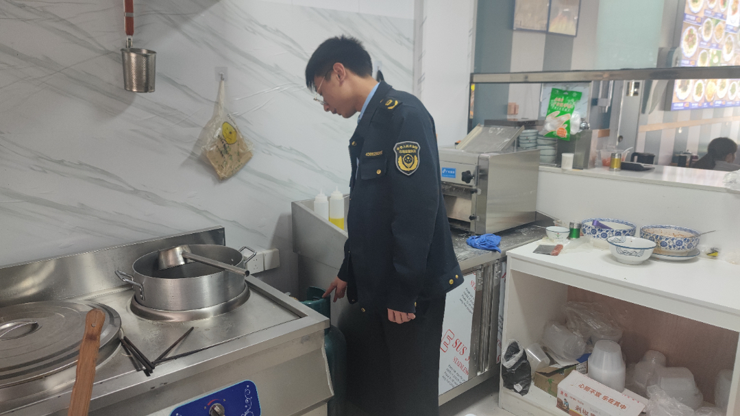 守护“瓶”安 防患未“燃” 南江镇开展燃气安全隐患排查整治行动