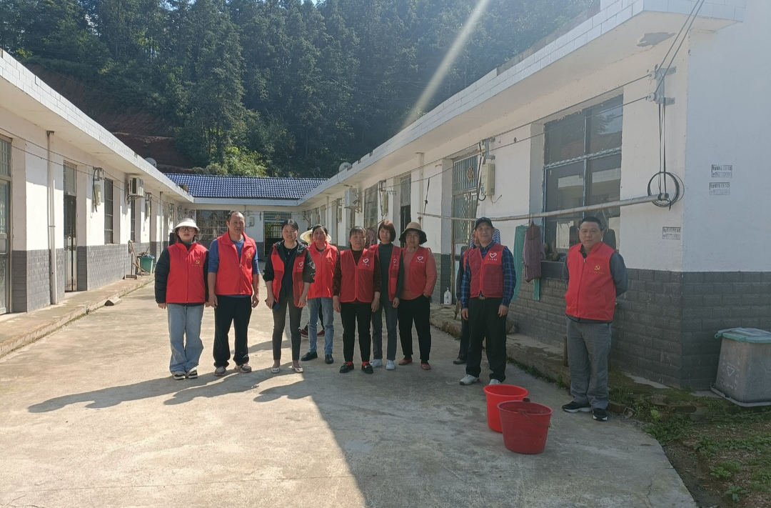 福寿山镇：贴心服务走进搬迁安置点