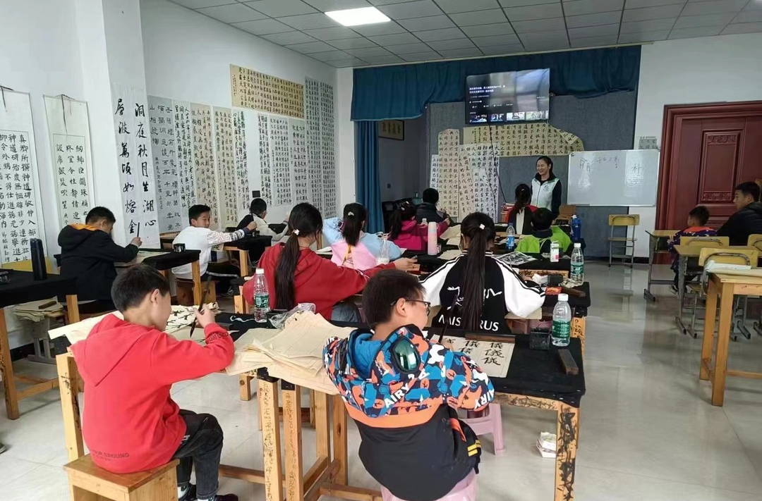 浯口镇：借中华书法魅力，筑留守儿童家园