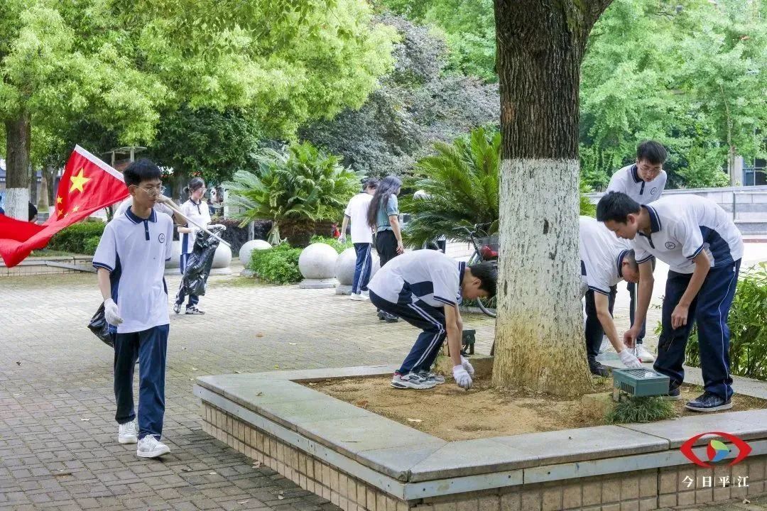 平江县开展2023五四青年节环保主题活动