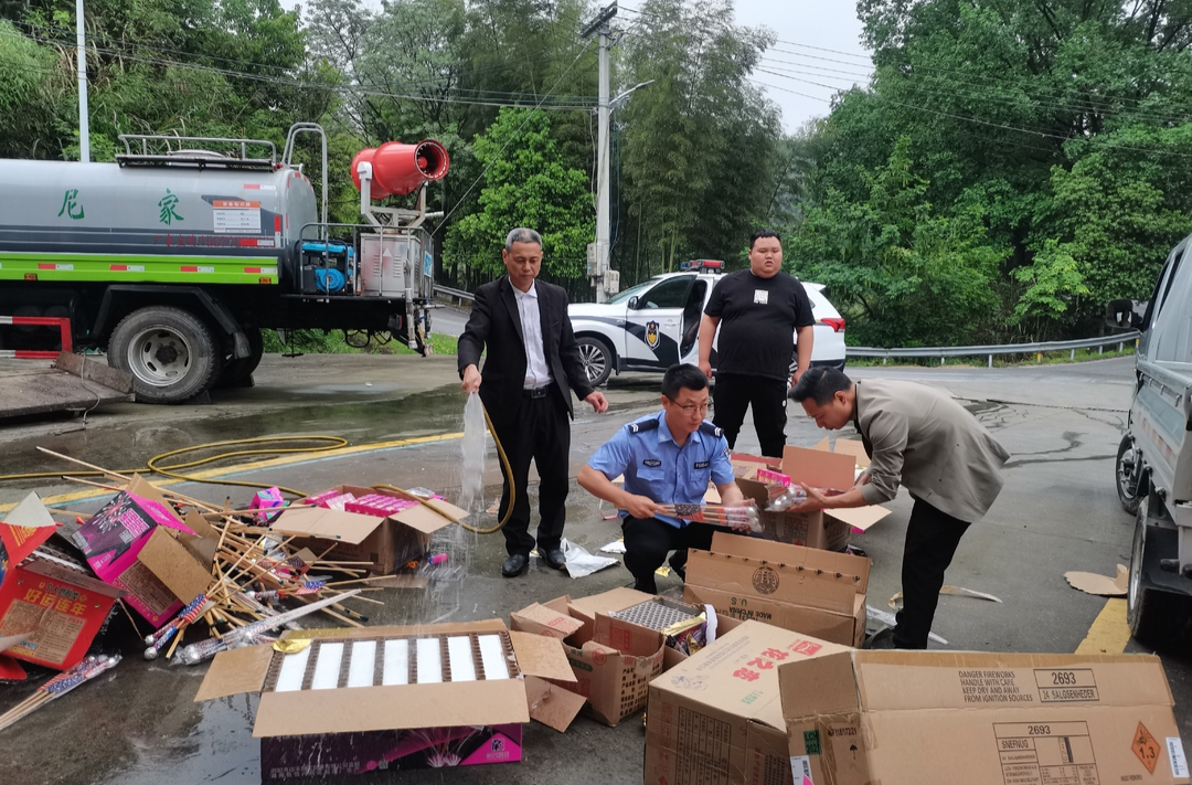 板江乡：开展烟花爆竹集中销毁行动