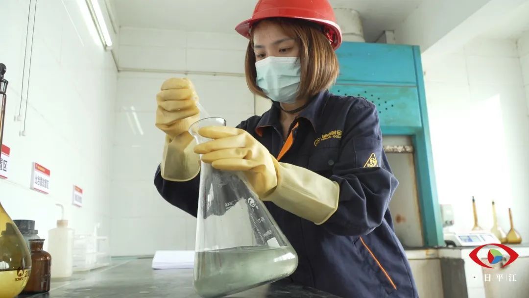 瓶瓶罐罐都是爱，平江这位工匠练成了“火眼金睛”