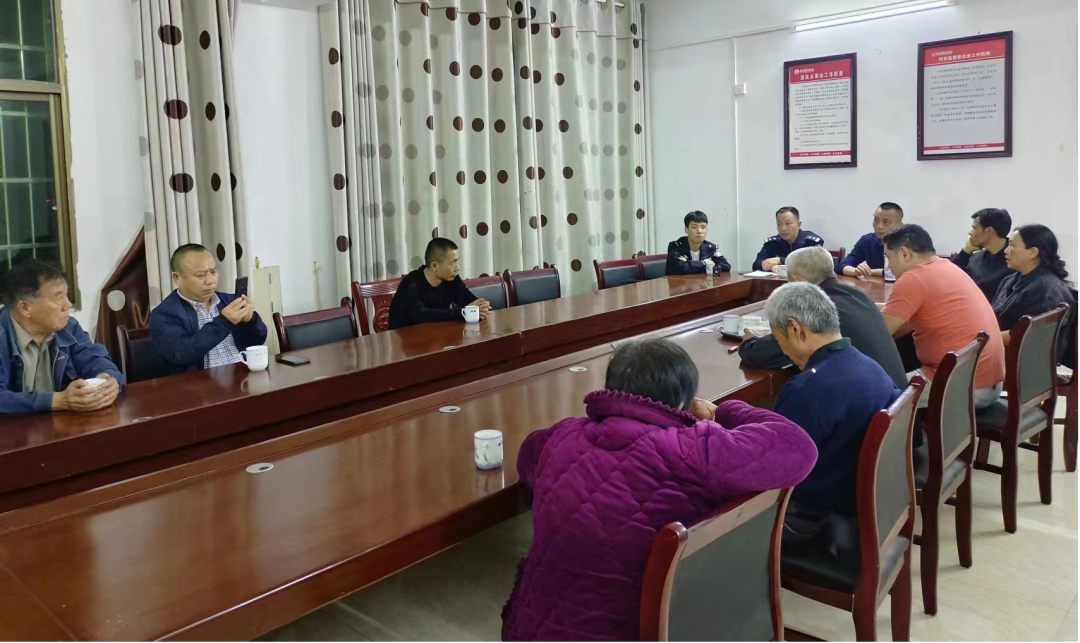 村民代表聚合力 群英荟萃断是非