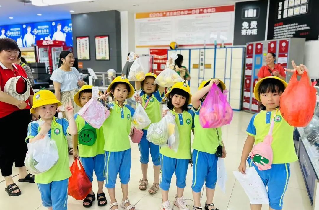 南江镇中心幼儿园：南幼萌娃“趣”超市