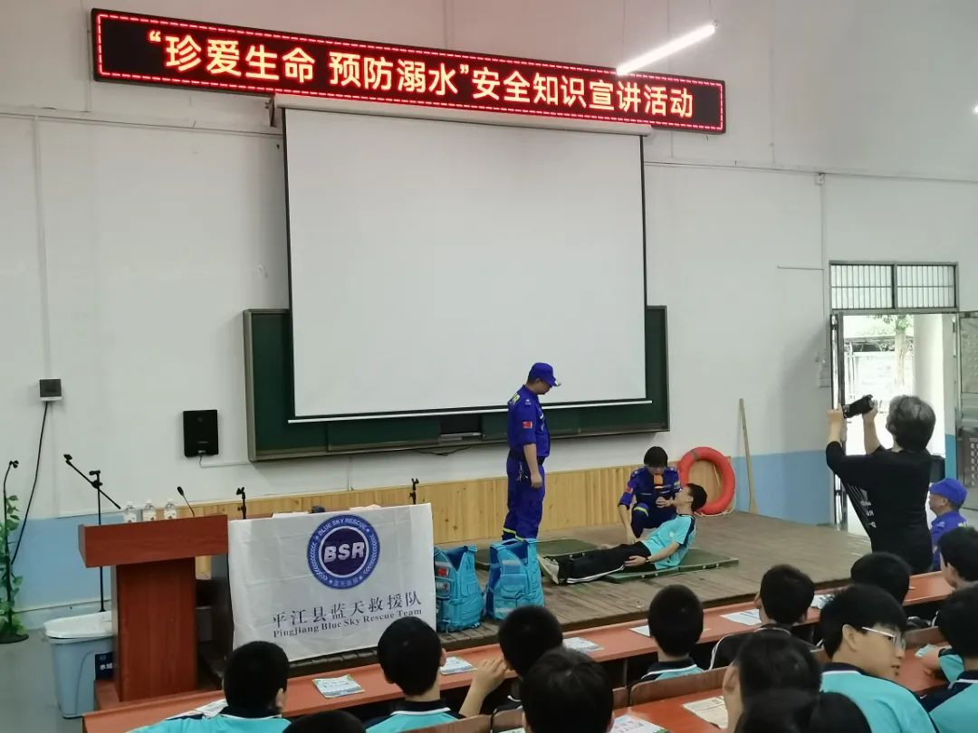 加义镇献冲中学：“情景式”演练，织密“防溺”安全网