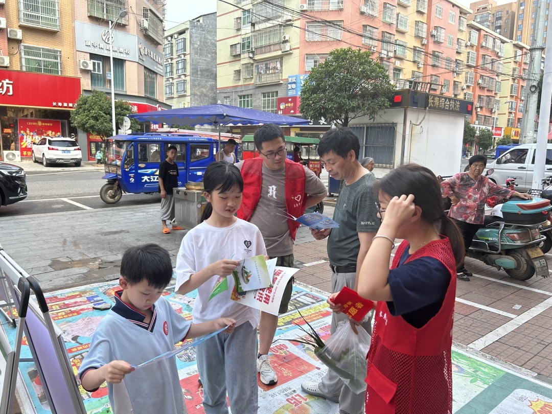 长寿镇开展安全生产月“宣传咨询日”活动