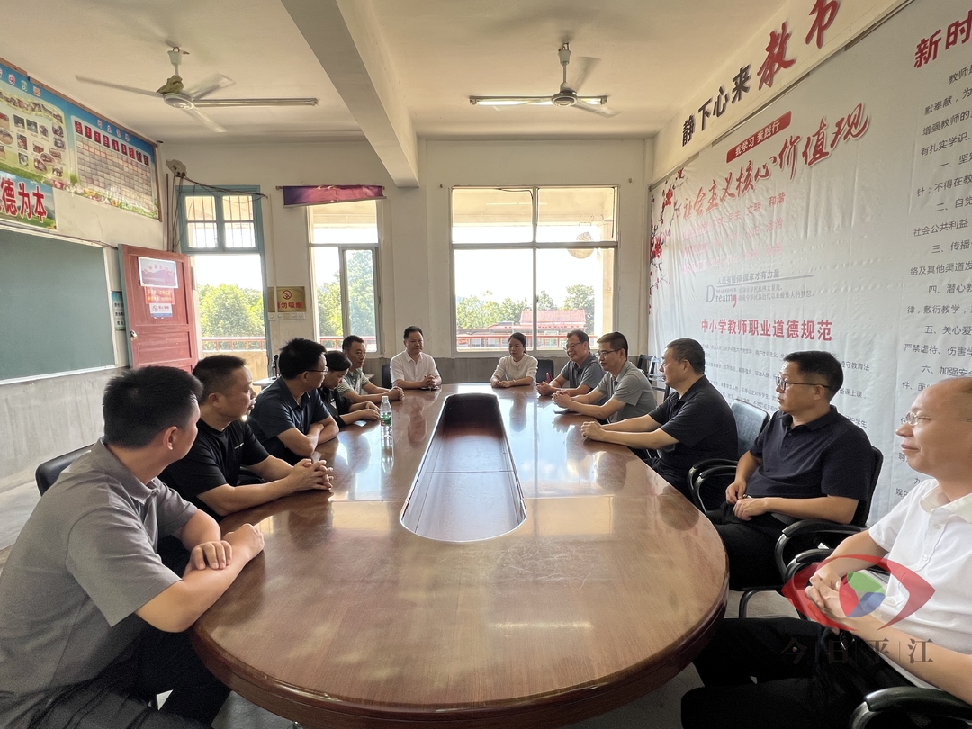 省关工委向我县一小学捐赠厨具设备