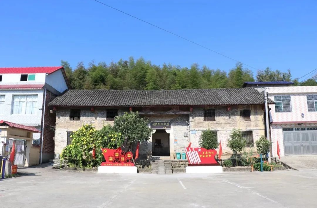 骑马挎枪，擅打游击，她是平江传奇女英雄
