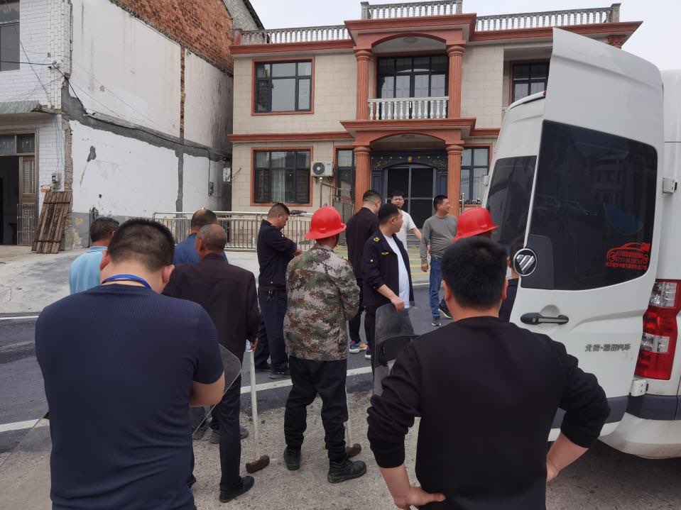 文明创建风正劲⑧丨违建拒不整改，拆！