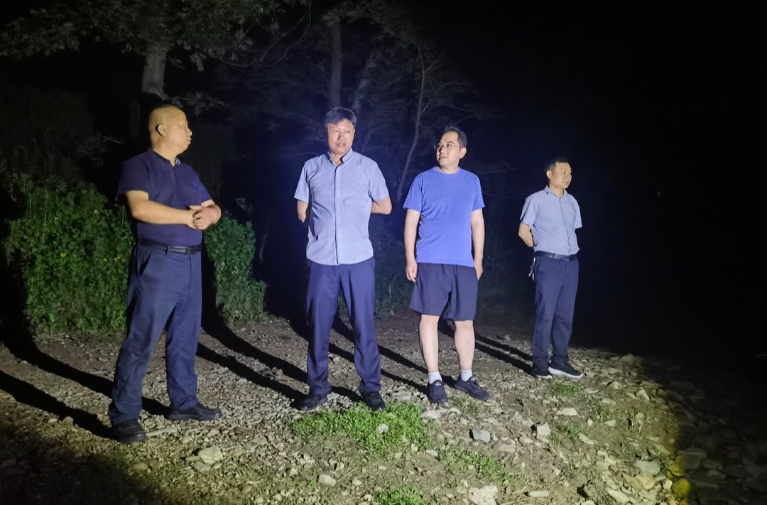 保持高压态势，余坪镇持续开展夜间禁渔巡查