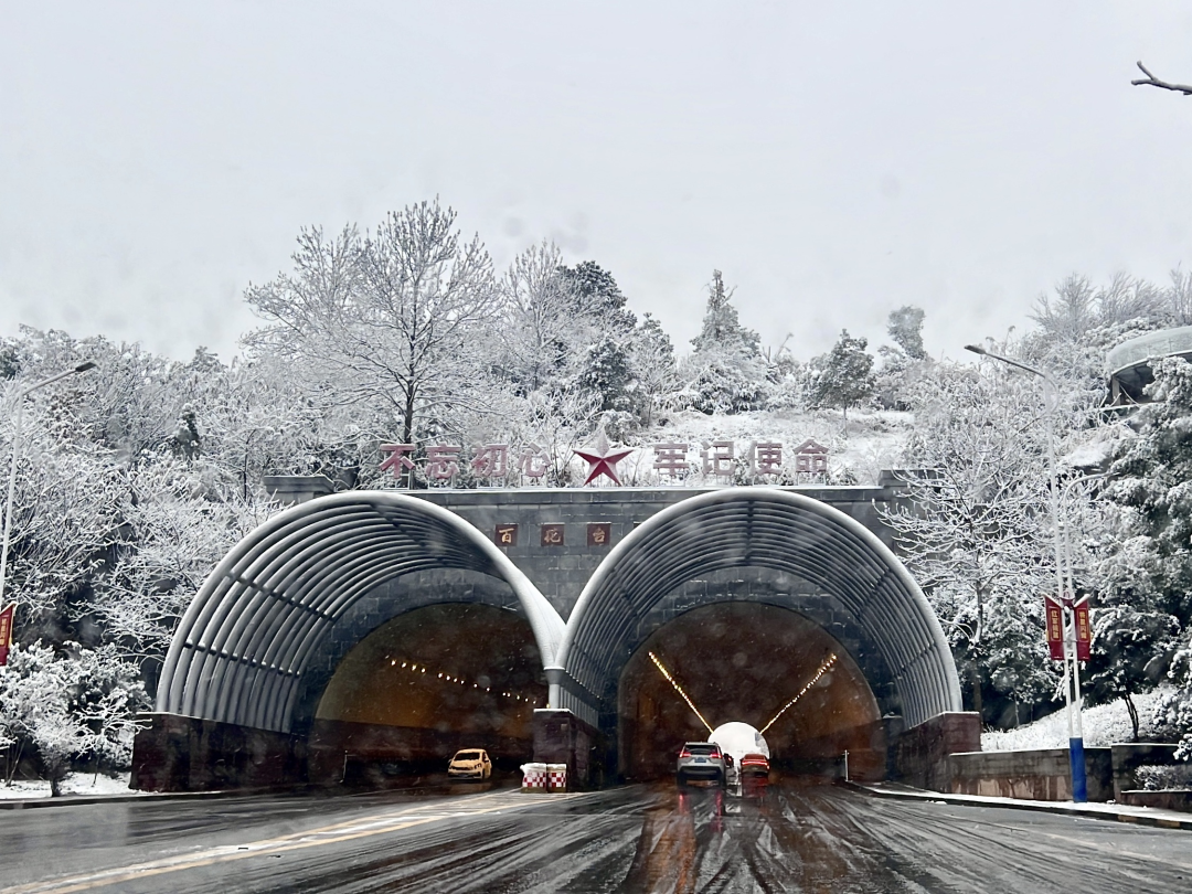 天岳街道：初雪最值得记录的画面！雪美，他们更美......
