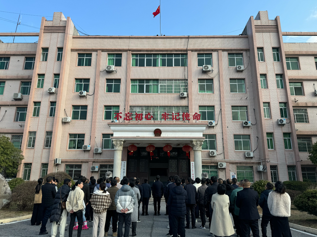 提振精气神，开启新征程——上塔市镇举行升国旗仪式