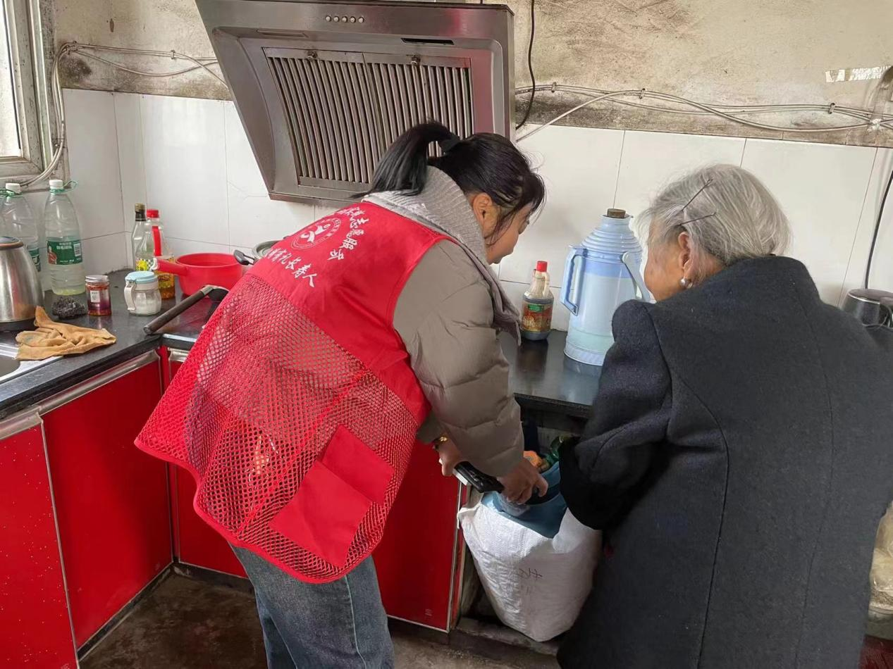 敲开“安全门”，拧紧“安全阀”！长寿镇开展燃气安全排查敲门行动
