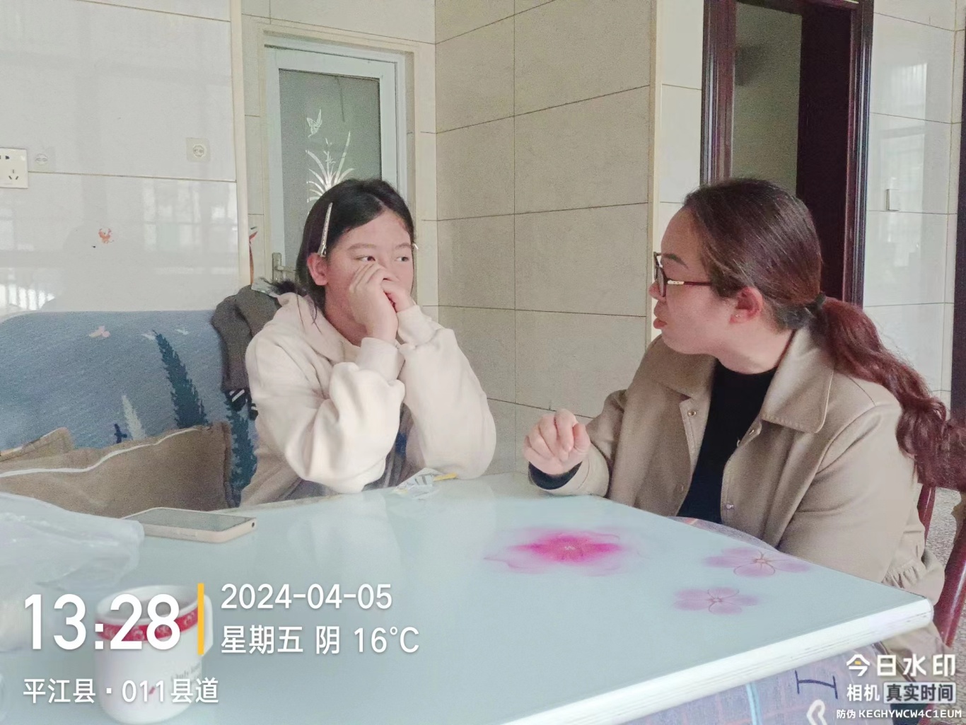 余坪镇：清明时节雨纷纷，蕾长遍访归家“花”
