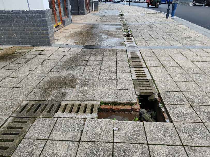 雨水沟盖板损坏