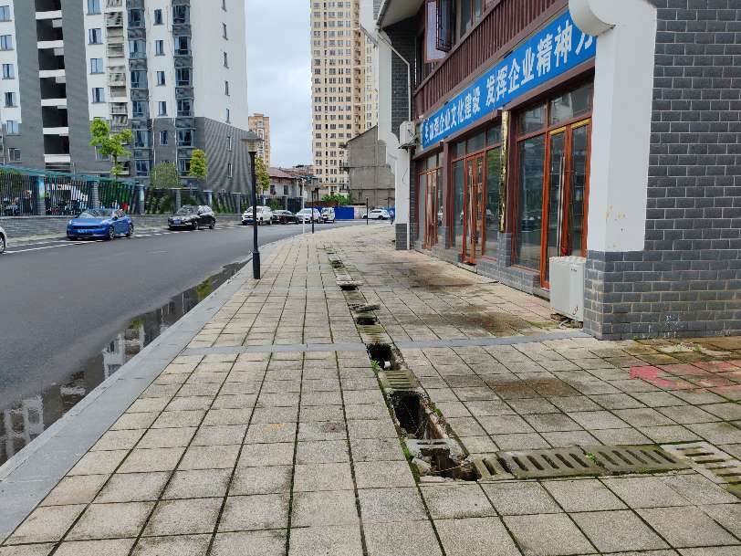 雨水沟盖板损坏