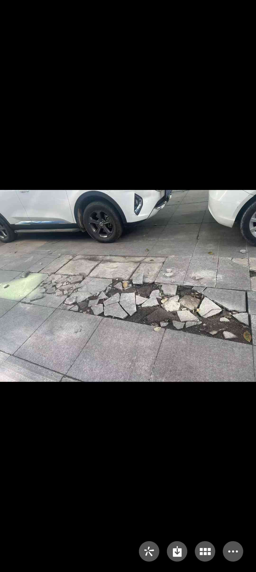 人行道破损