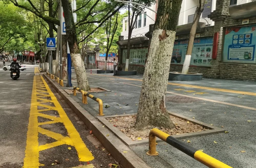 平江家長看過來！校門口行車大有講究