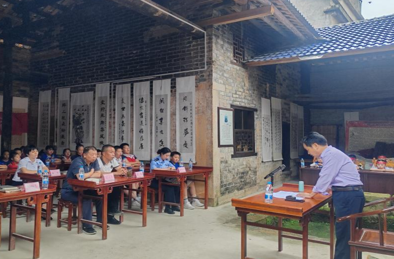 南江镇青峰村：别开生面庆“六一”