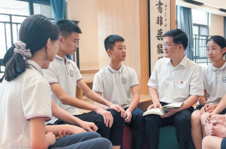 管理创新 | 做教育的“拓荒牛”——专访平江县颐华学校党委书记、校长彭荣宏