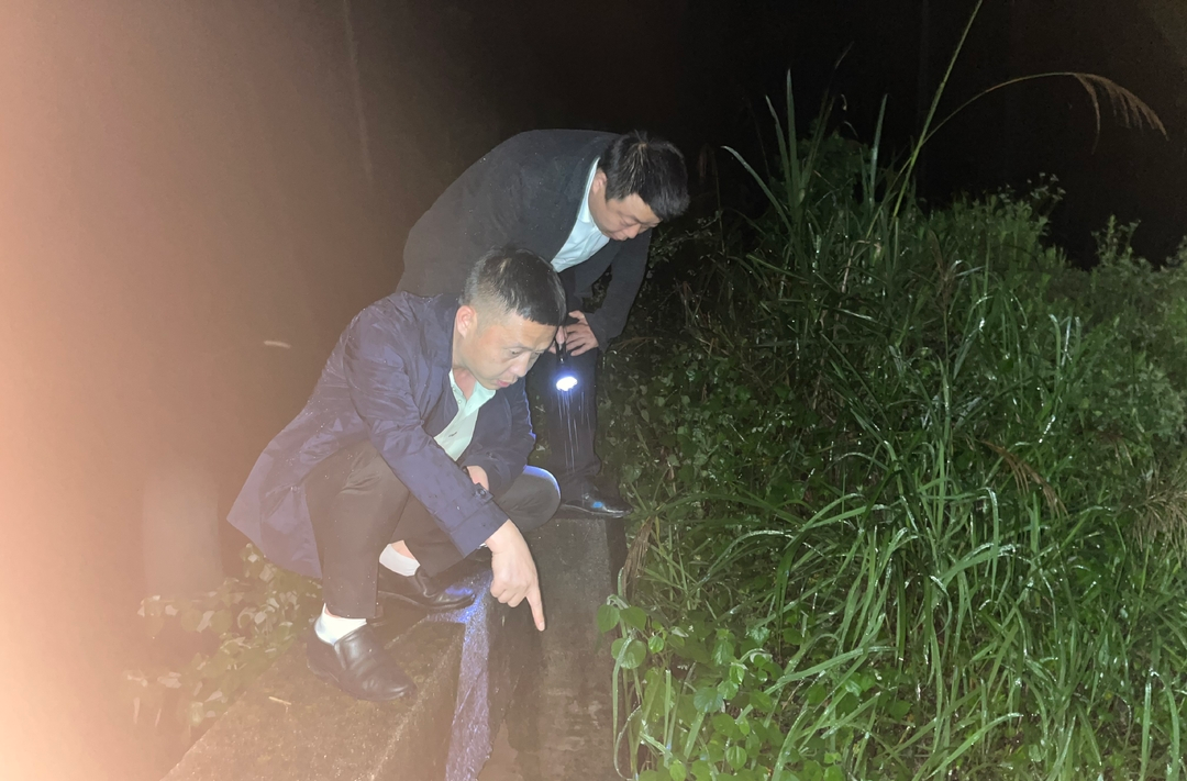 南江镇防汛进行时：昼夜不停 迎战风雨
