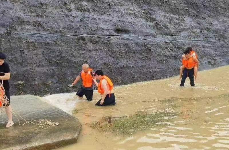 【奋进龙门 实干2024】直击汛情系列报道（二）——逆流而上的“红色身影”