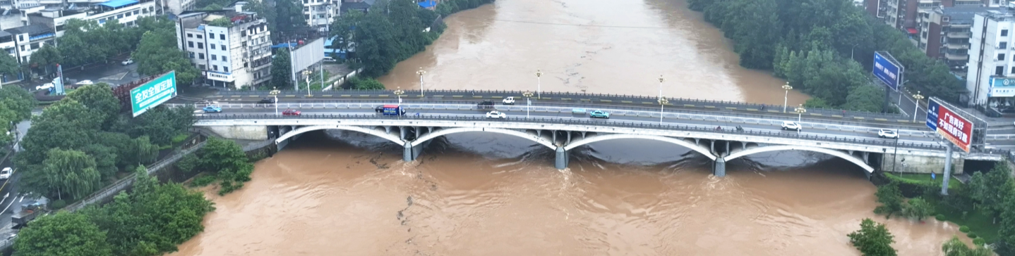 风雨同舟，防汛抗灾，齐心协力共渡难关