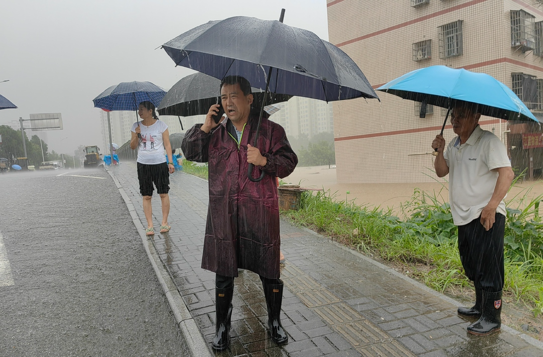 汉昌街道：众志成城！直击汉昌防汛救灾一线！