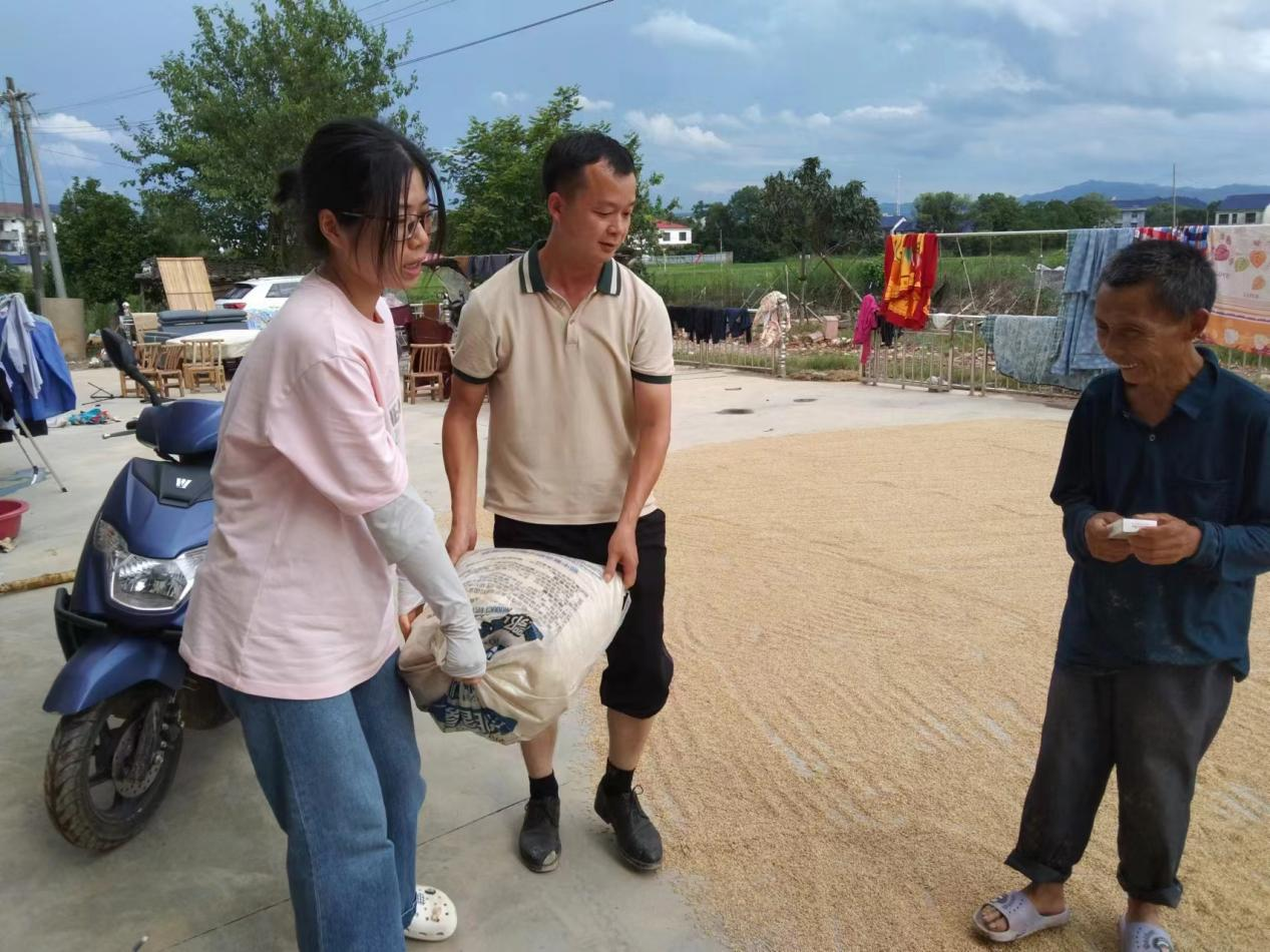 【洪水无情 人间有爱③】灾后送关爱，慰问暖人心