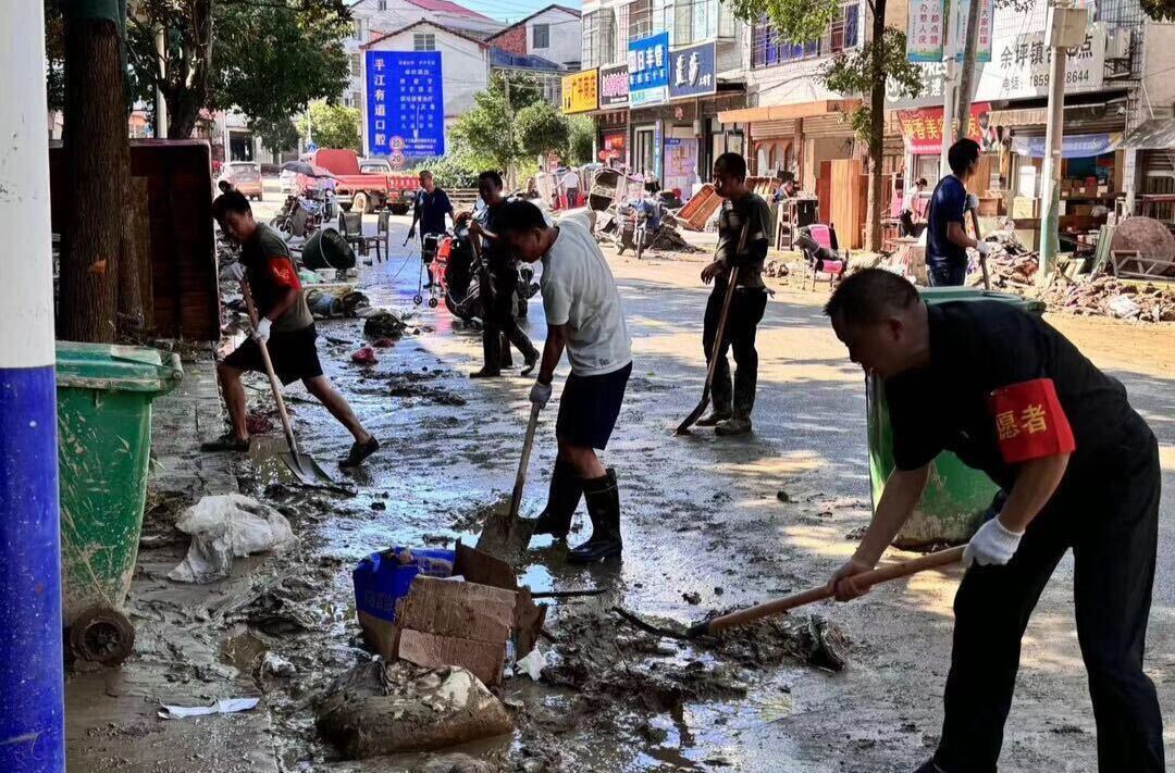 聚沙成塔，聚爱成海：灾后捐款助力余坪重建