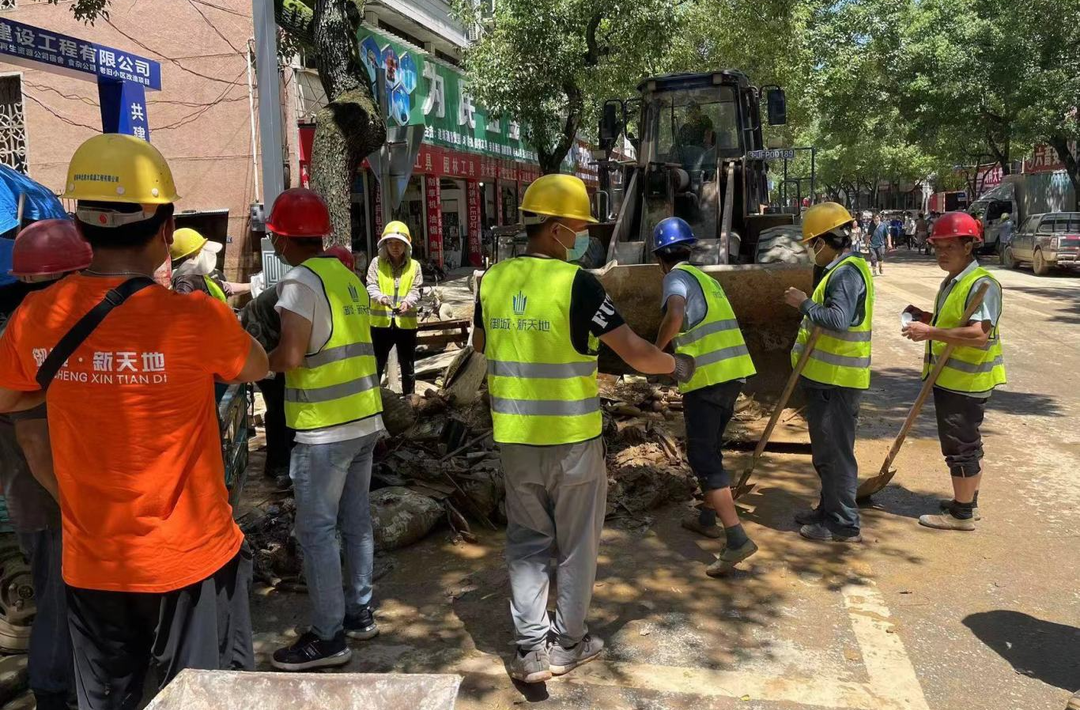 危急时刻显担当｜在建工地奋战抗洪抢险一线